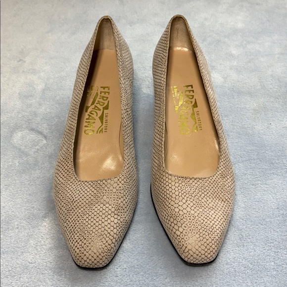 Salvatore Ferragamo Shoes - Salvatore Ferragamo Tan Textured Kitten Heel Size 7 B